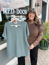 Curvy Short Sleeve Sweater With Center Seam