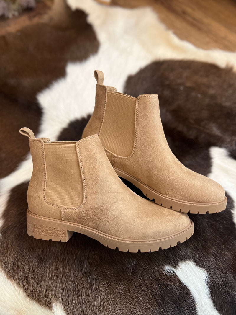 Willow's Tan Chelsea Boots