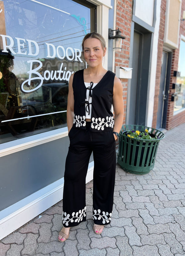 Black Pants With Embroidery Detail