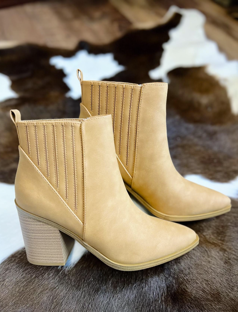 Fulton's Boots Brown