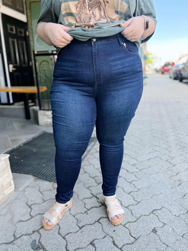 Curvy Roxanne's Dark Skinny Jeans