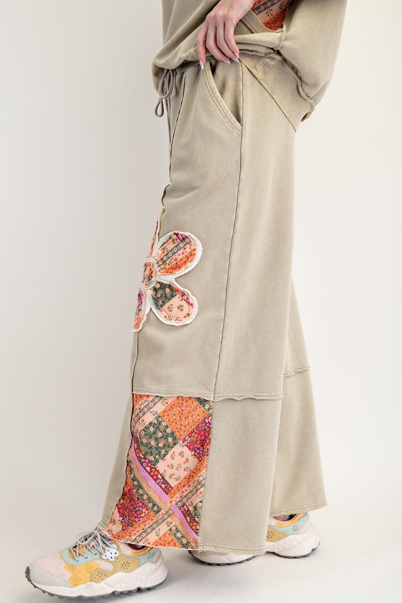 Olive Flower Patch Detail Raw Seam Knit Pant