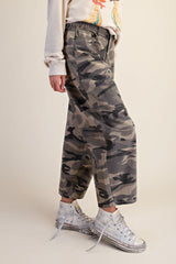 Curvy Camouflage Barrel Pants